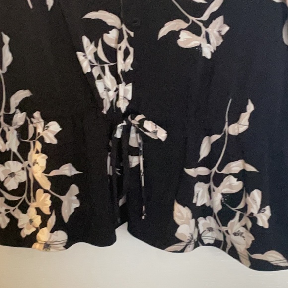 Ladies blouse - Picture 3 of 3